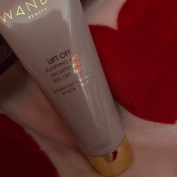 Lift Off Purifying and Brightening Peel Off Mask - Picture 5 of 5